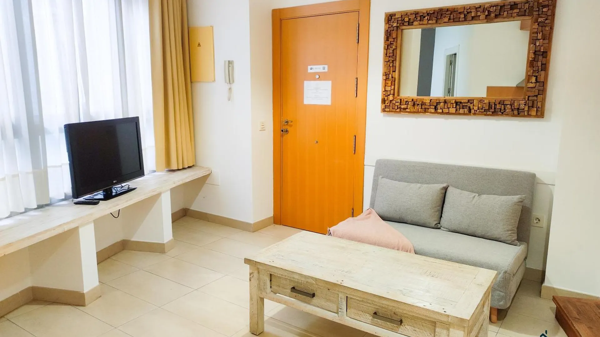 Living4Malaga Suites Superior 0*, Malaga